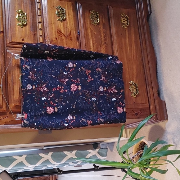 2/$30 NWT WOMEN'S FLORAL SKIRT - Picture 2 of 7